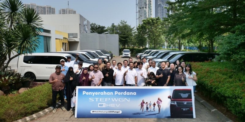 Unit Perdana Honda STEP WGN e:HEV Diserahkan ke Kosumen