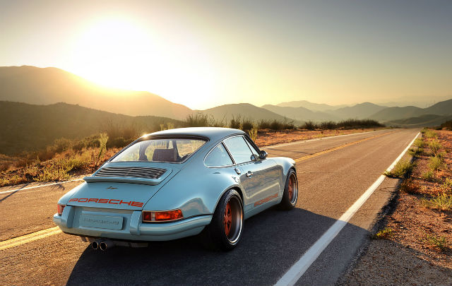 Rob Dickinson dan Alasannya Mencintai Porsche 911  