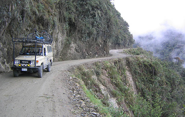 10 Jalanan Paling Berbahaya: North Yungas Road (Bolivia)  