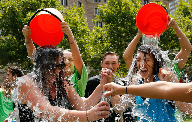 “Ice Bucket Challenge” Juga Jangkiti Selebritis Otomotif  