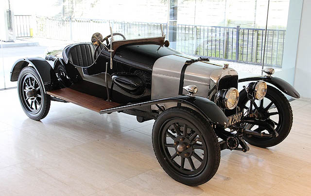 Aston Martin 'Survivor' Tertua Siap Tampil di London Classic Show 2015