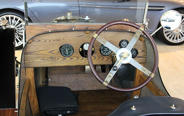 Aston Martin 'Survivor' Tertua Siap Tampil di London Classic Show 2015