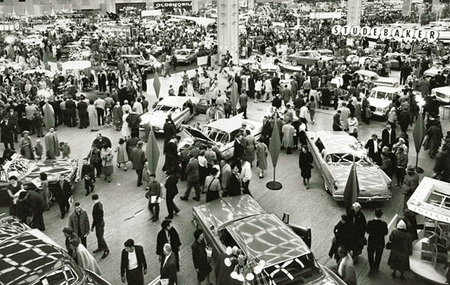 Blast from The Past: Detroit Motor Show 1960 (Video)