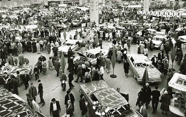 Blast from The Past: Detroit Motor Show 1960 (Video)  
