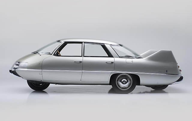 Pininfarina X Sedan 1960, Desain Retro-Futuristik yang Radikal  