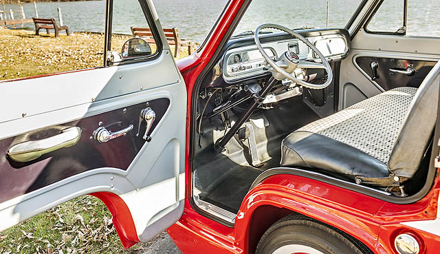 Mobil 'Amfibi' Chevrolet Corphibian 1961 Siap Dilelang