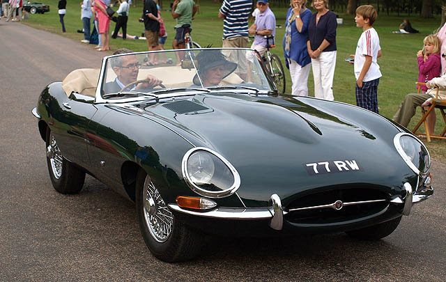 Jaguar E-type Terpilih Jadi 'The Best British Car Ever'  