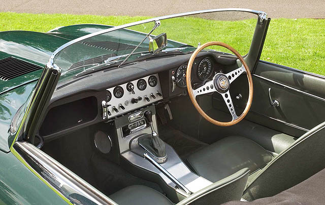 Jaguar E-type Terpilih Jadi 'The Best British Car Ever'  