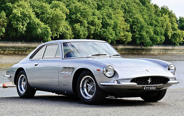 Klasik & Langka: Ferrari 500 Superfast 1964  