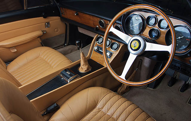 Klasik & Langka: Ferrari 500 Superfast 1964  
