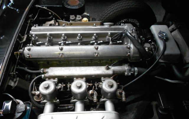 Kisah Jaguar E-type: 35 Tahun Terdampar di Gurun California  