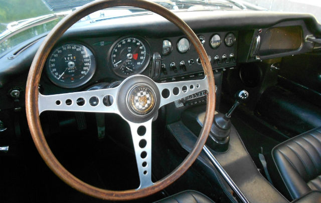 Kisah Jaguar E-type: 35 Tahun Terdampar di Gurun California  