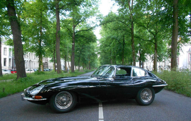 Kisah Jaguar E-type: 35 Tahun Terdampar di Gurun California  