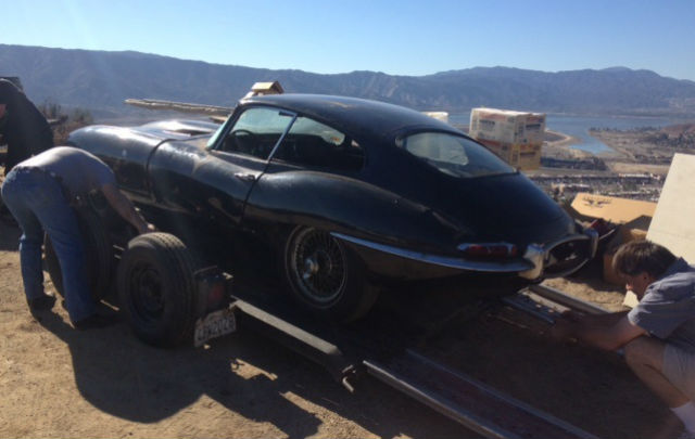 Kisah Jaguar E-type: 35 Tahun Terdampar di Gurun California  