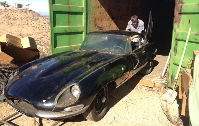 Kisah Jaguar E-type: 35 Tahun Terdampar di Gurun California  