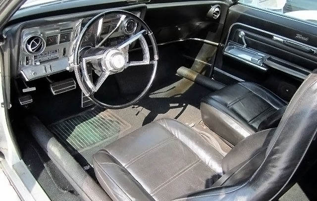 Uniknya 'Mobil Derek' Oldsmobile Toronado 1966  