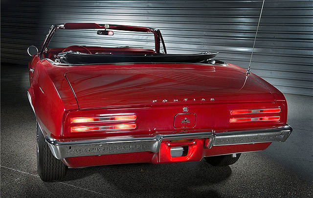 Sepasang Pontiac Firebird 1967 Bersejarah Siap Dilelang  