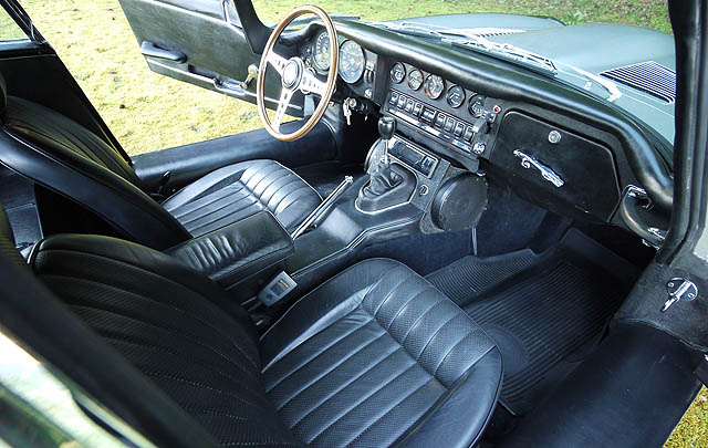 Jaguar XK-E 1970 Ikonik Ini Dilelang Online  