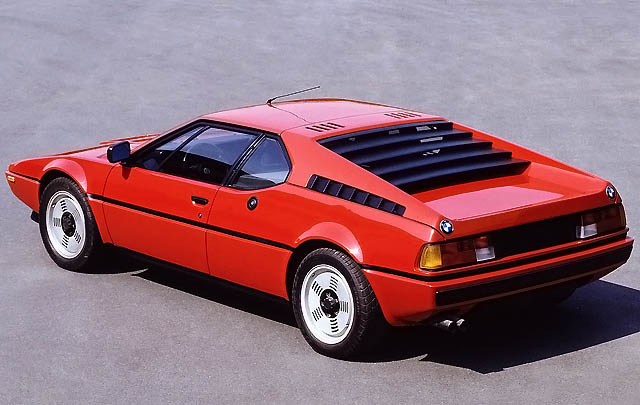 BMW M1 E26, Desain Futuristik Tenaga 'Sangar'  