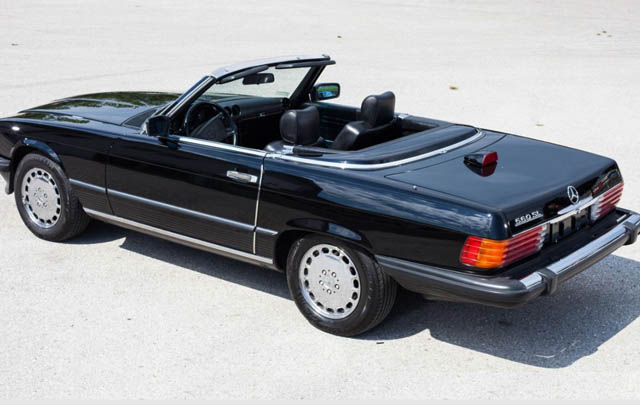 Mercedes 560 SL eks Madonna Cari Pemilik Baru  