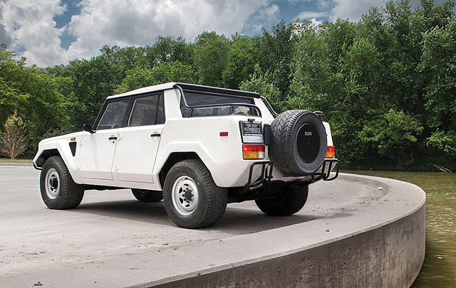 Lamborghini LM002 'Rambo Lambo' Ini Dilelang  