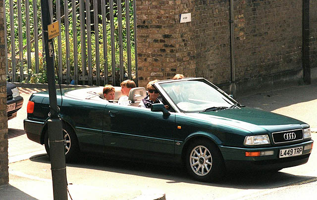 Audi 80 Cabriolet Eks Putri Diana Siap Dilelang  