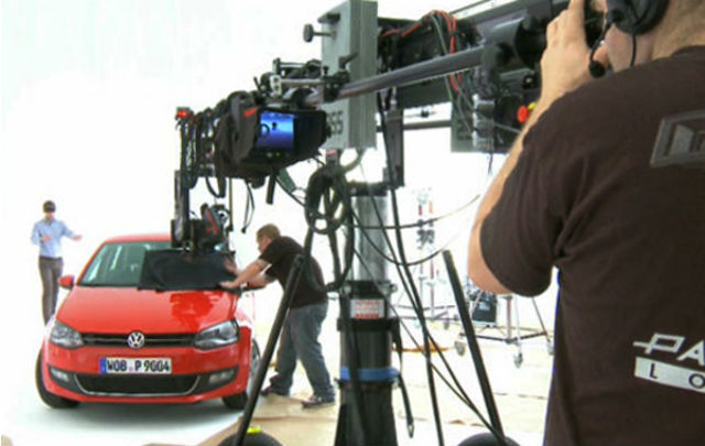 Ketika Mobil Beriklan di TV