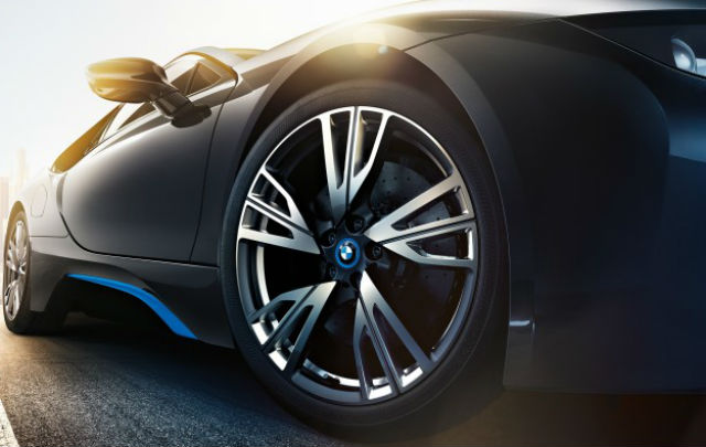 BMW i8, Sang Fenomena  