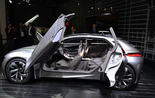 DS Divine Concept Debut Perdana di Paris Motor Show 2014  