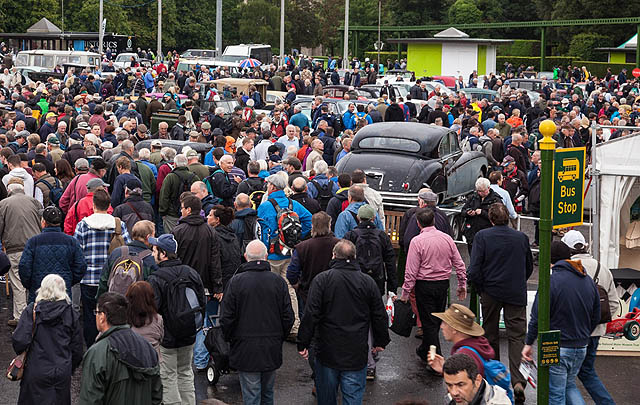40 Ribu Pengunjung Padati 'International Autojumble 2015'