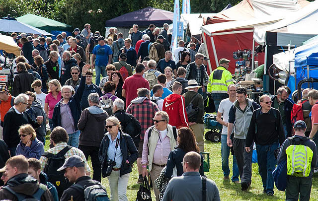 40 Ribu Pengunjung Padati 'International Autojumble 2015'
