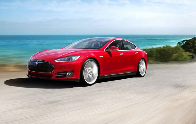 Tesla Model S 2015, Sarat Fitur Canggih Kinerja Tinggi  