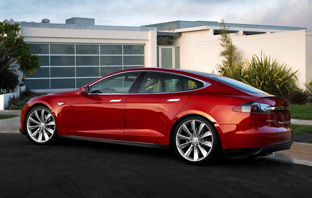 Tesla Model S 2015, Sarat Fitur Canggih Kinerja Tinggi  