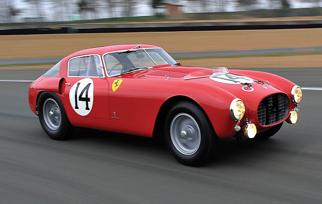 Mobil Ferrari Bersejarah Ramaikan Goodwood Revival 2015  