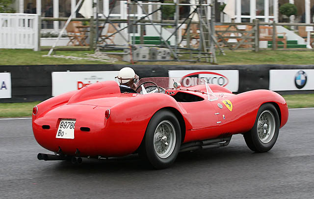 Mobil Ferrari Bersejarah Ramaikan Goodwood Revival 2015  