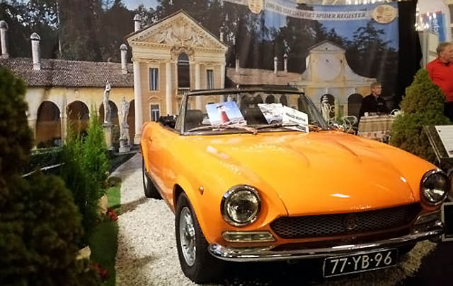 Puluhan Jaguar Bersejarah Padati 'InterClassics Show 2015'  