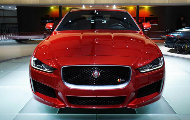 Lebih 'Powerful', Jaguar XE S Debut di Paris 2014  