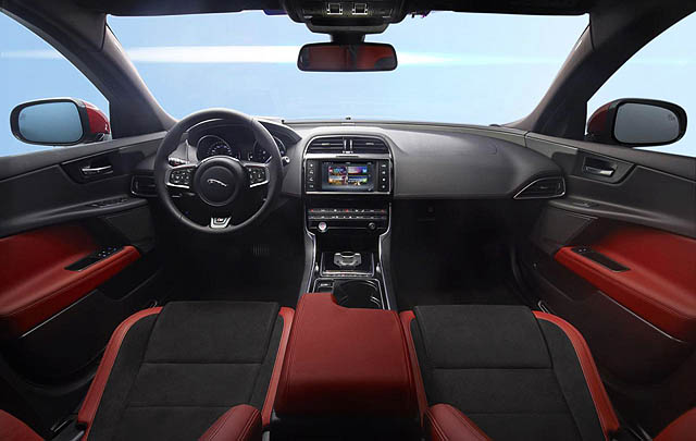 Lebih 'Powerful', Jaguar XE S Debut di Paris 2014  