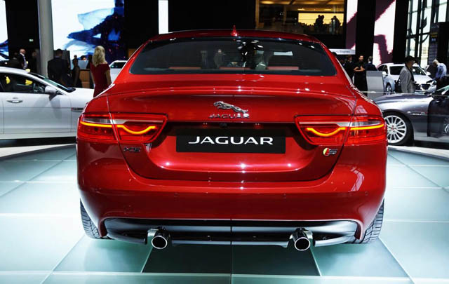 Lebih 'Powerful', Jaguar XE S Debut di Paris 2014  