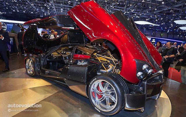 Pagani Hadirkan Duo Huayra di Geneva 2015  