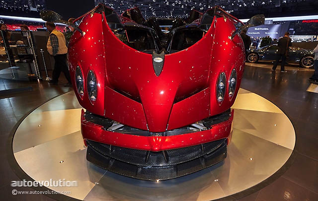 Pagani Hadirkan Duo Huayra di Geneva 2015  