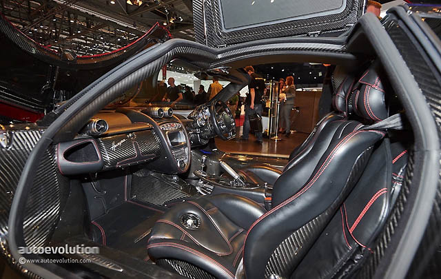 Pagani Hadirkan Duo Huayra di Geneva 2015  