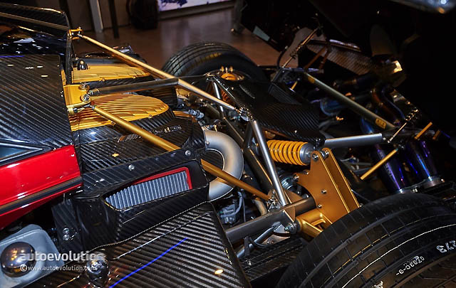 Pagani Hadirkan Duo Huayra di Geneva 2015  