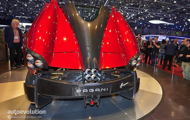 Pagani Hadirkan Duo Huayra di Geneva 2015  