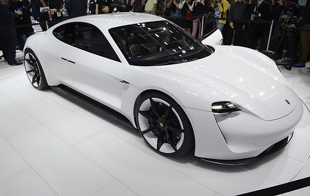 Porsche Mission E Concept Debut di Frankfurt Motor Show 2015