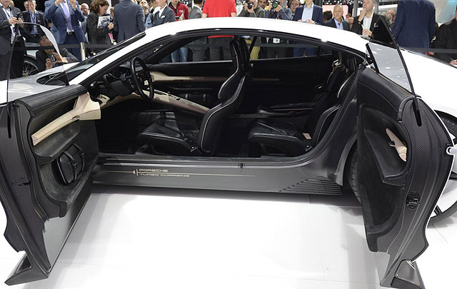 Porsche Mission E Concept Debut di Frankfurt Motor Show 2015