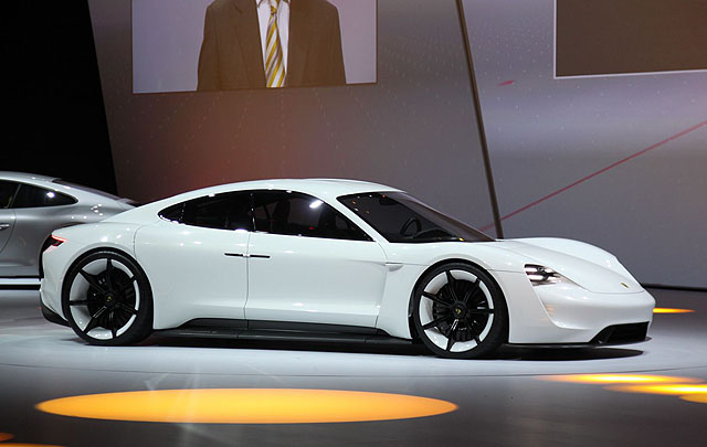 Porsche Mission E Concept Debut di Frankfurt Motor Show 2015