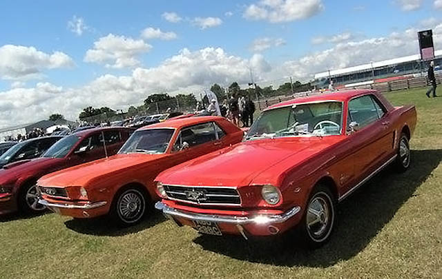 Ribuan Mobil dari 120 Klub 'Banjiri' Silverstone Classics 2015  