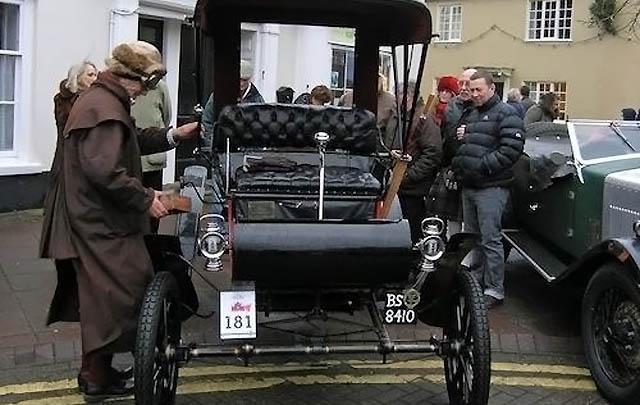 Ratusan Mobil Klasik Padati Acara 'Vintage Stony 2015'  