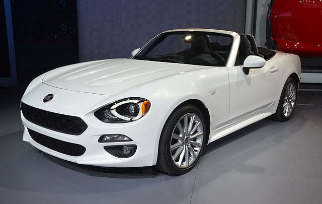 Fiat 124 Spider Terbaru Debut di LA Auto Show 2015  